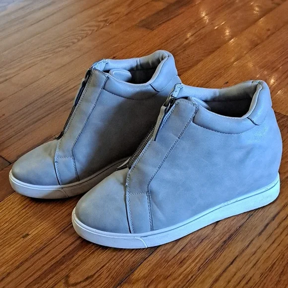 Women size 9 Maurices wedge booties. Gray. - Picture 1 of 7
